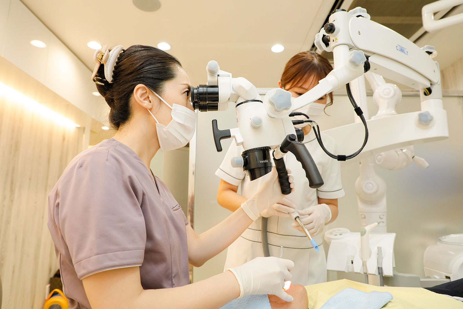精密治療を支える歯科用顕微鏡「マイクロスコープ」